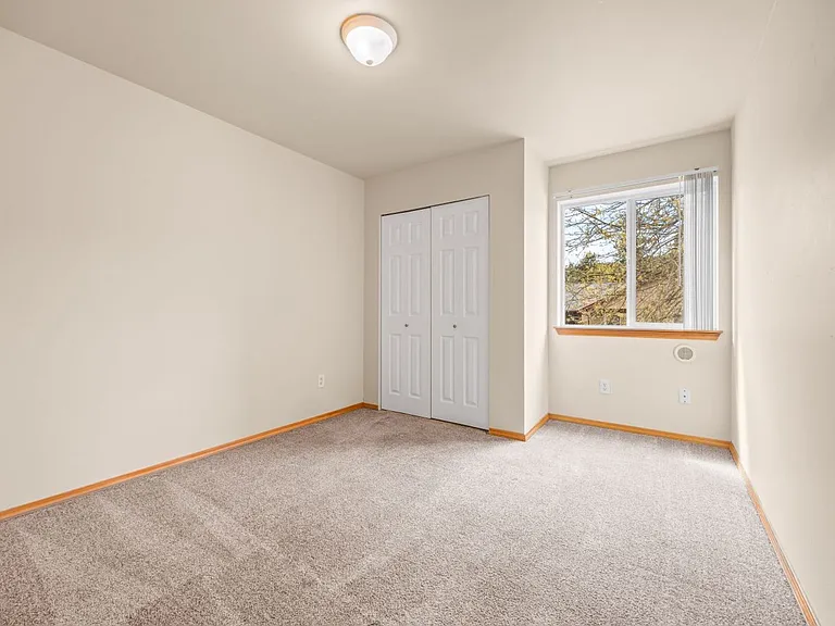 Fairway Lane Apartments — Photo 10