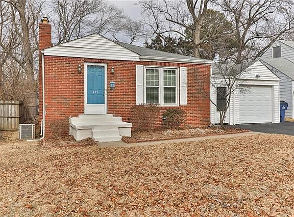 3rd image of 425 Lone Oak Dr