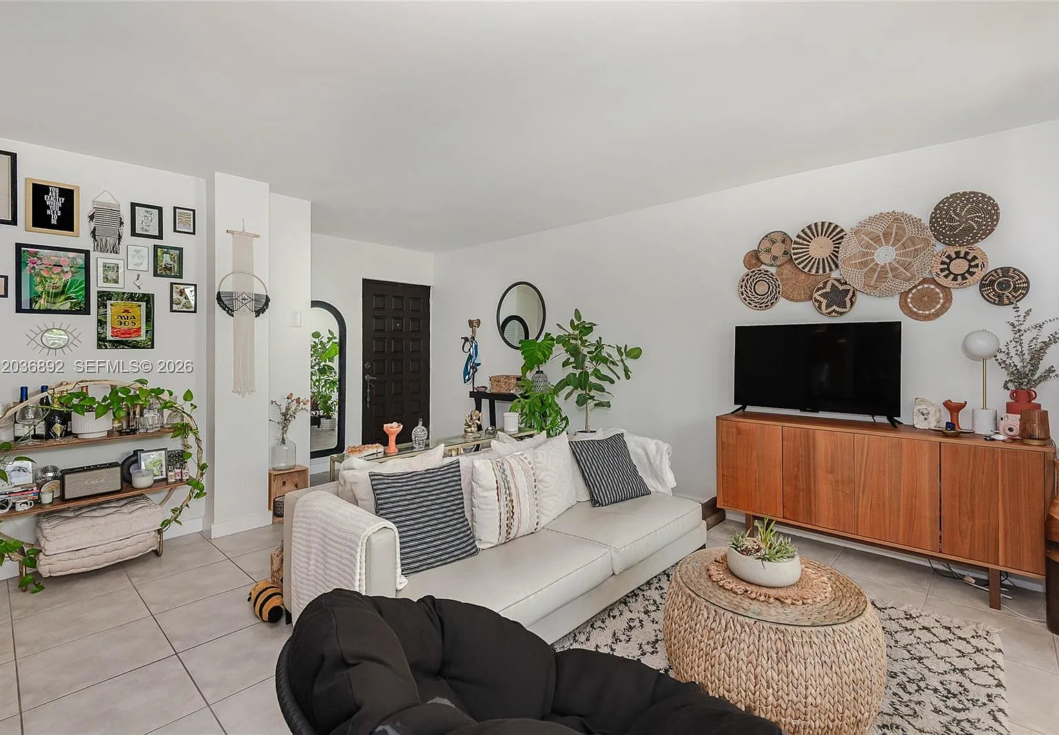 Nirvana Condo No Two Cond — Photo 4