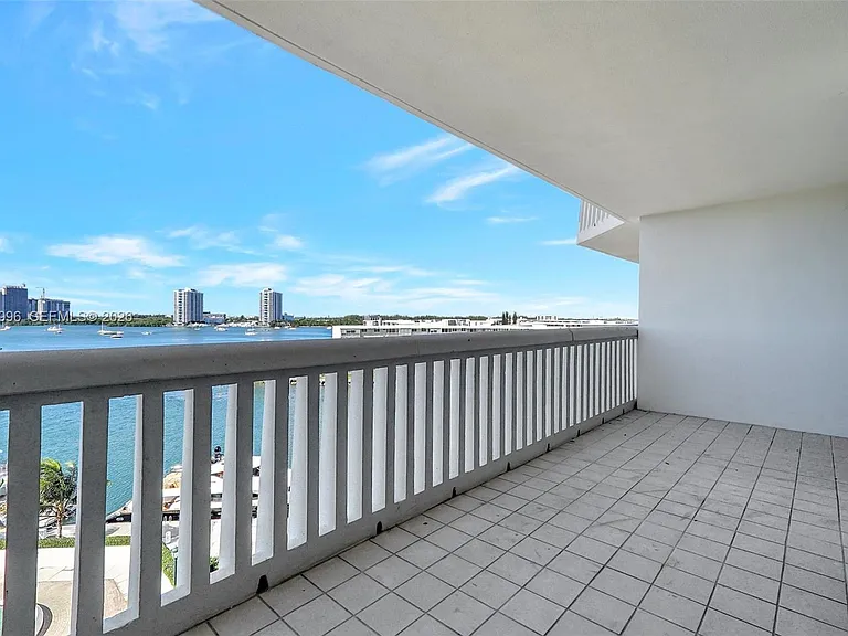 1000 Island Blvd #707 — Photo 34