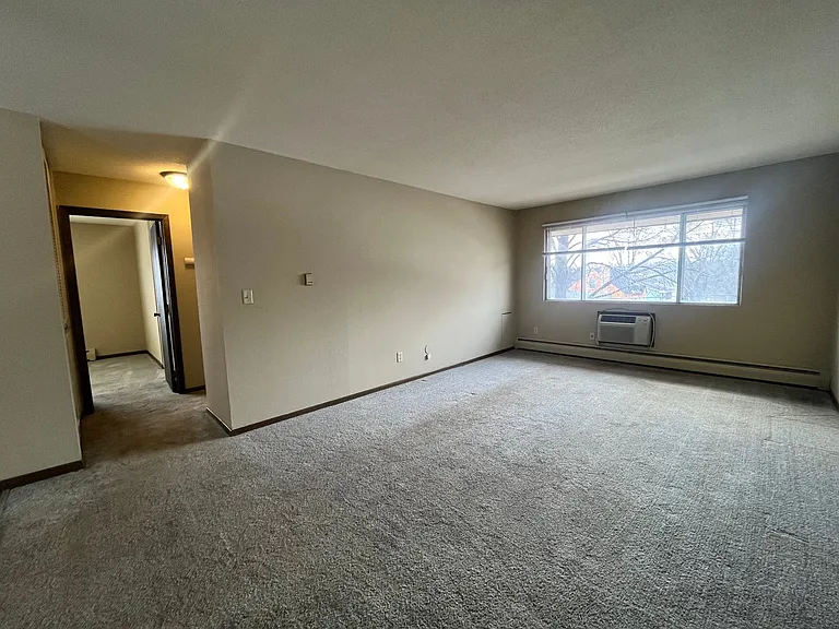 83 Arlington Ave West — Photo 3