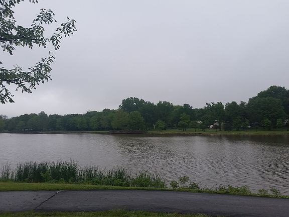 Community Lake and recreation, easy 1 mile walk