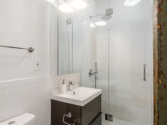 4th image of 1 Rockwell Pl APT 2D