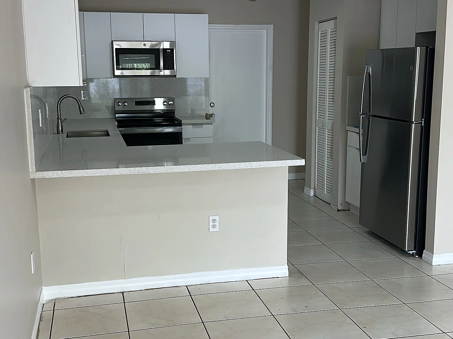3 bed, 2057 sqft, $3,200 — Photo 3