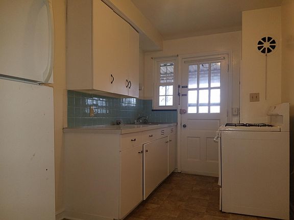 2nd image of 1699 Northwest Blvd APT C