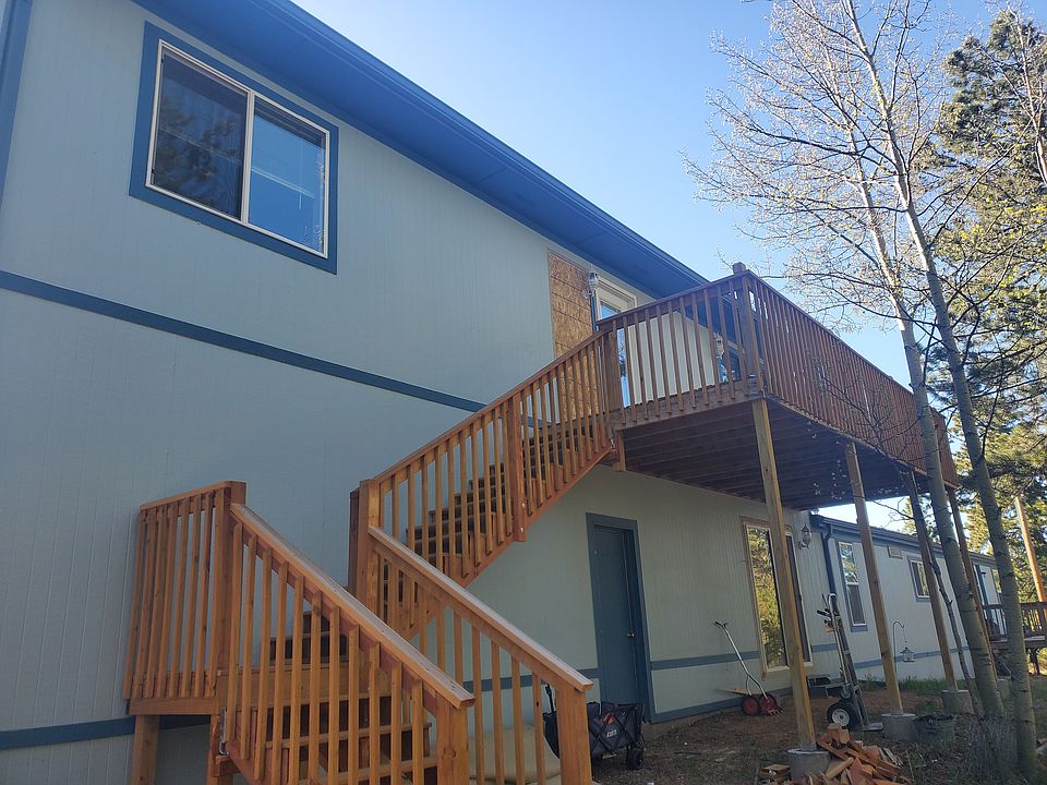 Private second floor entrance and deck.