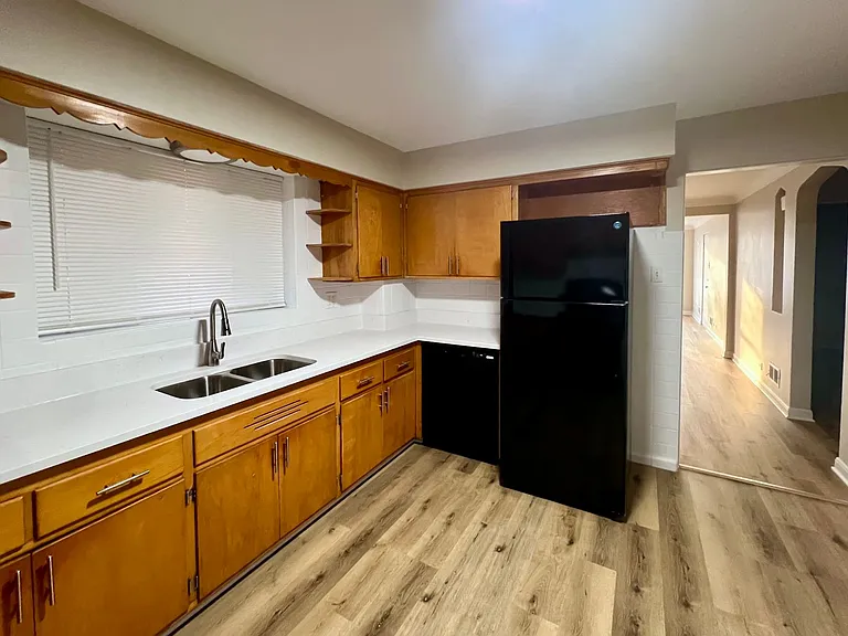 1515 Maple Ave — Photo 2