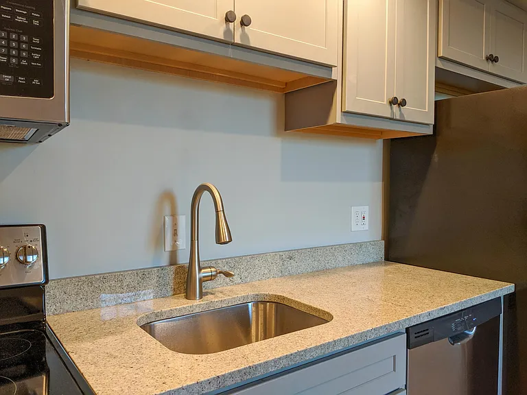 3756 California Ave #3W — Photo 2