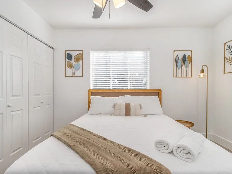 2701 W Saint Joseph St — Photo 16