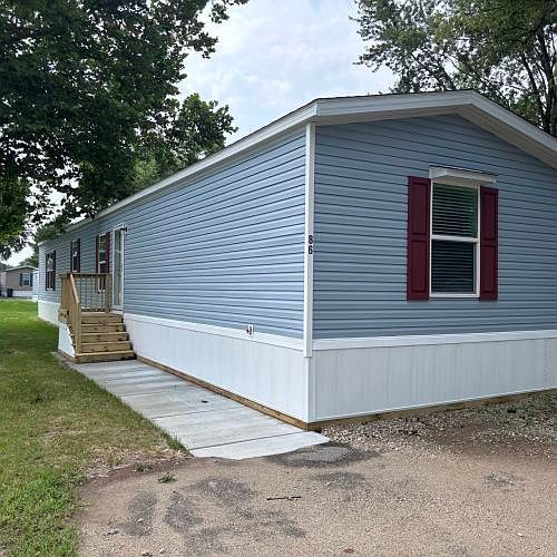1st image of 27 Crestwood Dr #86