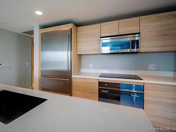 2nd image of 16385 Biscayne Blvd Unit 903