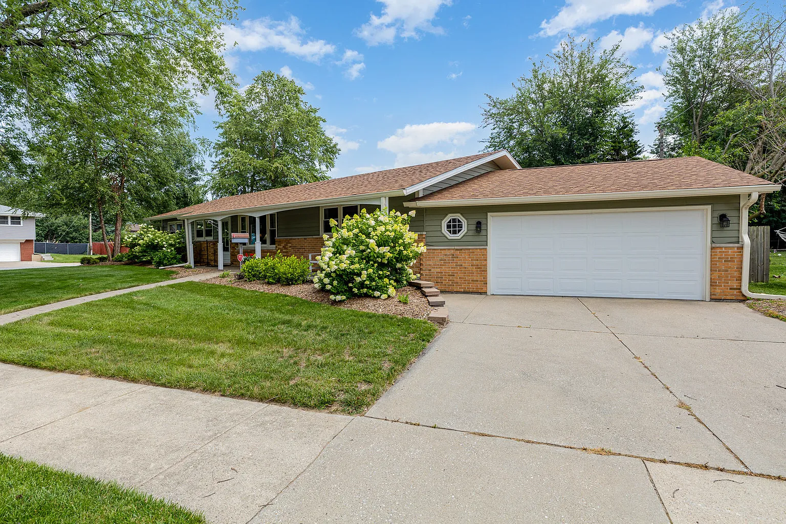 18359 Locust St photo 1