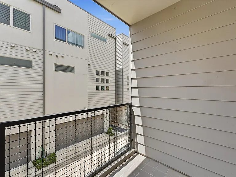 2338 Commerce St — Photo 18