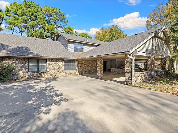 2nd image of 2502 E Sweetbriar Dr