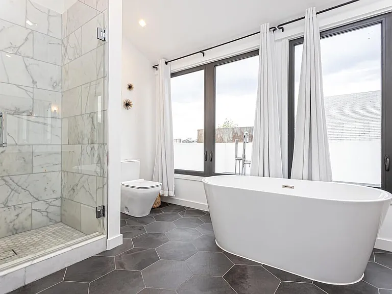 618 N Rampart St #201 — Photo 14