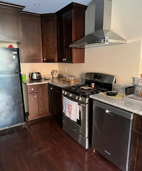 5362 Charlotte Dr — Photo 5