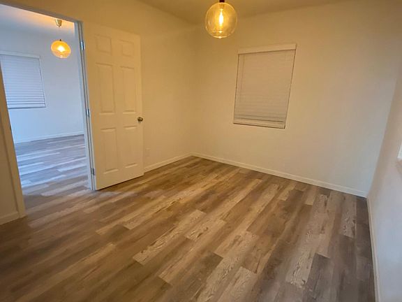 4th image of 1108 E Meadowbrook Ave
