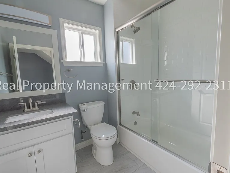 1352 E 23rd Street — Photo 29