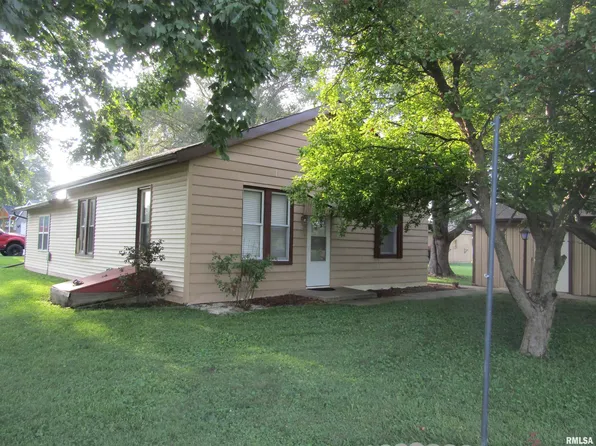 109 8th St, Canton, IL 61520