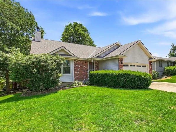 1803 Sunset Dr, Kearney, MO 64060