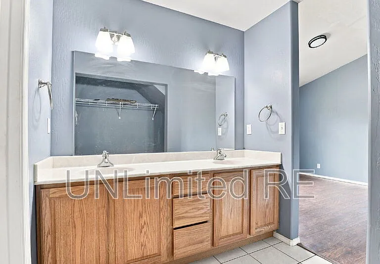 2455 W Silverton Dr — Photo 13