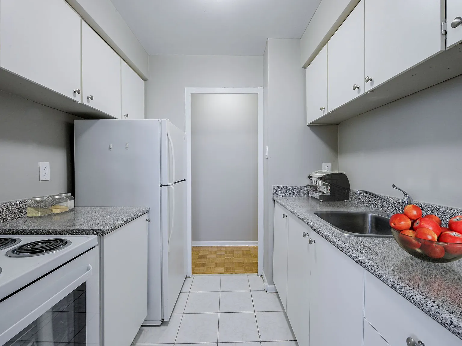 100 Spadina Road — Photo 1