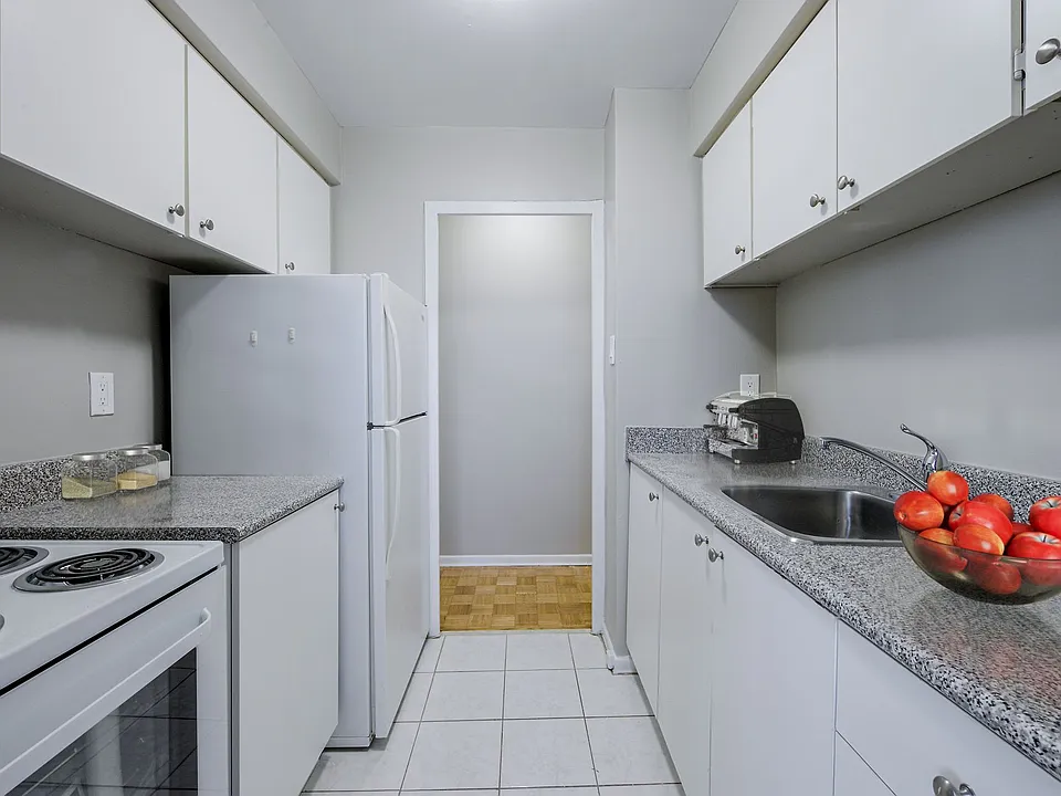 100 Spadina Rd