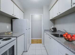 100 Spadina Road, Toronto, ON M5R 2T7