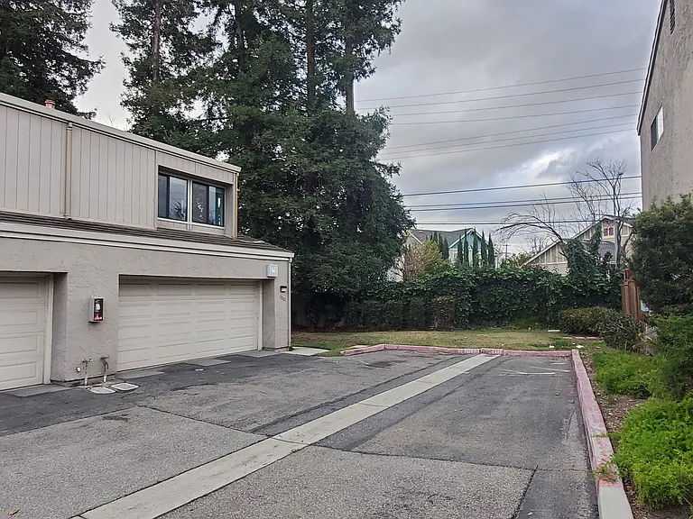 1001 Villa Maria Ct — Photo 1