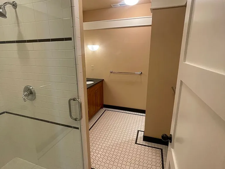 400 N Main St — Photo 16