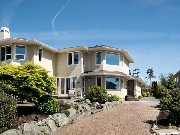 2282 Frost Ave, Sidney, BC V8L 1P9