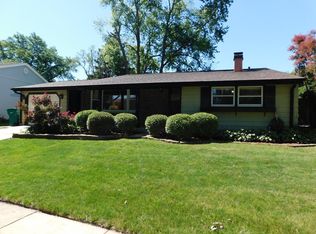 575 Estate Dr, Buffalo Grove, IL 60089