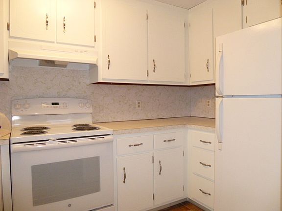 Fully Applianced Kitchen