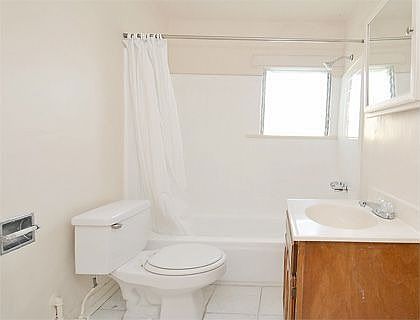 2nd image of 5710 S Manhattan Pl
