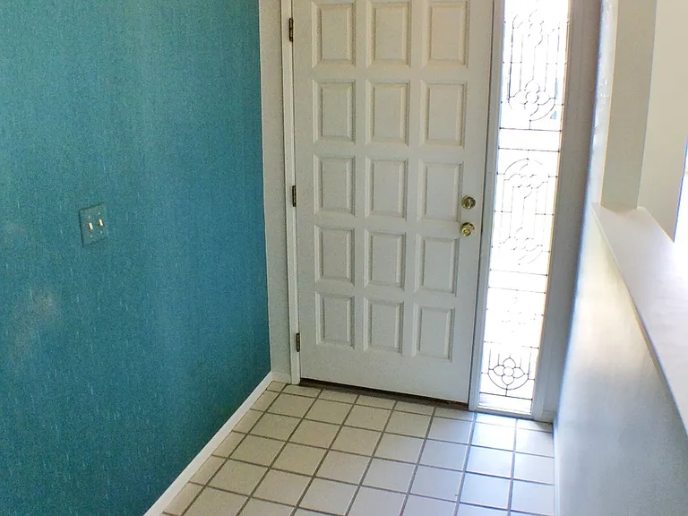 15220 NE 3rd Pl — Photo 3