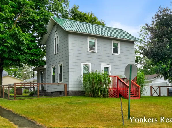 190 Race St, Freeport, MI 49325