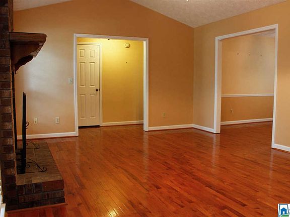 4th image of 1312 Louise Dr SE