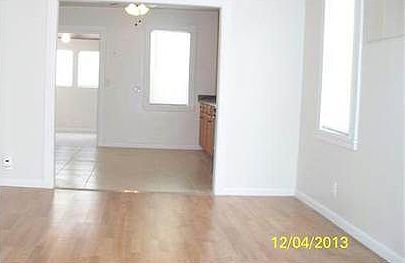 3rd image of 528 23rd Ave N