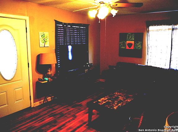 5th image of 402 Saratoga Dr