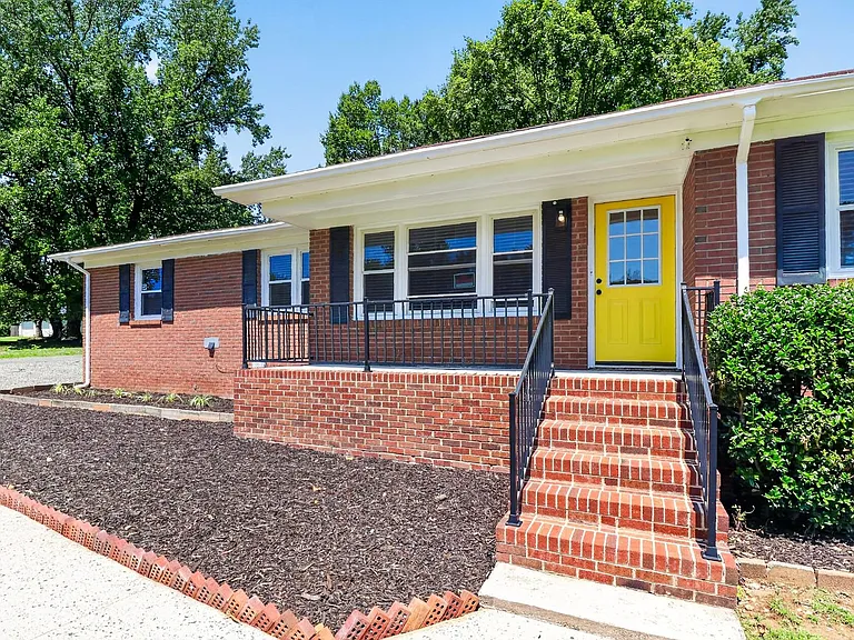 6901 Ridge Lane Rd — Photo 2