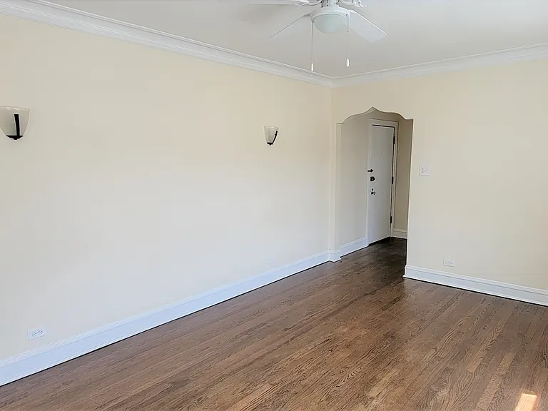 5230 N Rockwell St #2 — Photo 3