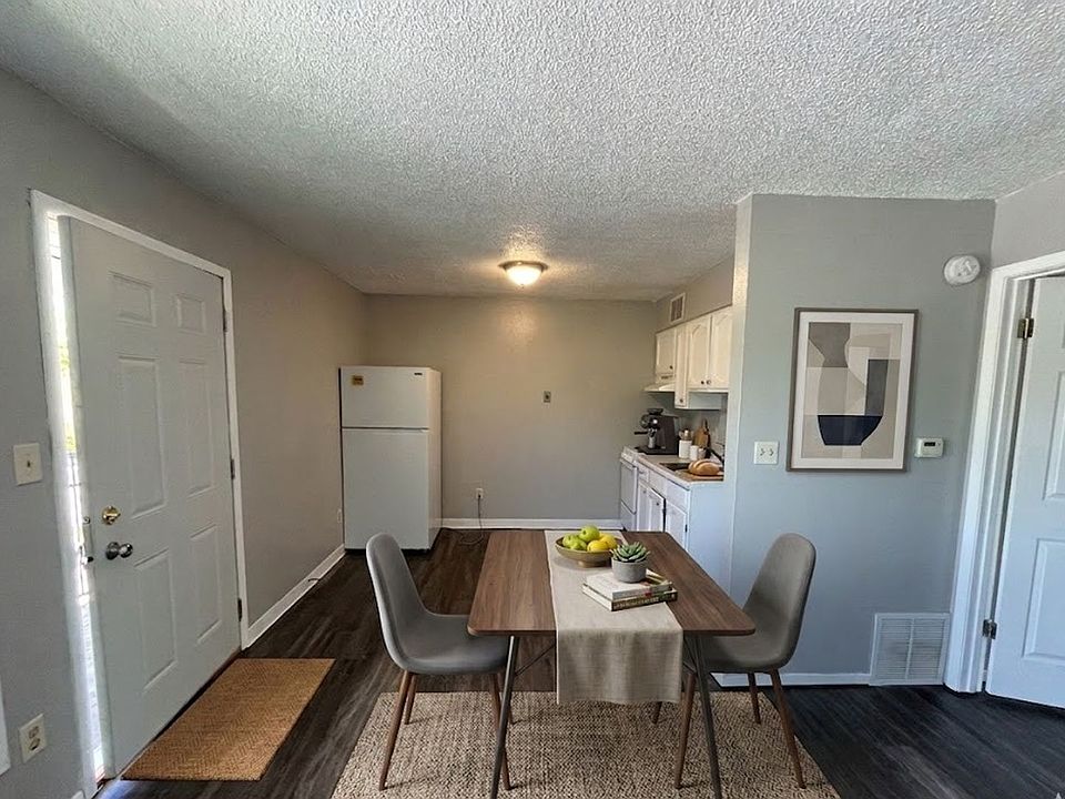 1st image of 130 Sherwood Ct #7