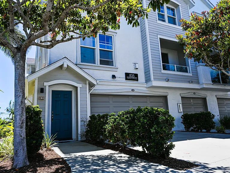 835 Harbor Cliff Way #286 — Photo 3