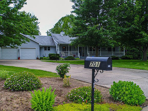 3rd image of 701 Linnwood Dr