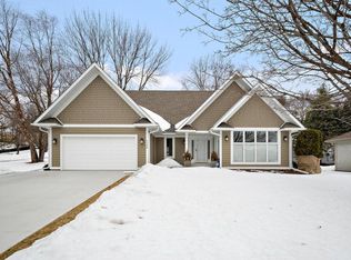 6388 Fallbrook Rd, Eden Prairie, MN 55344