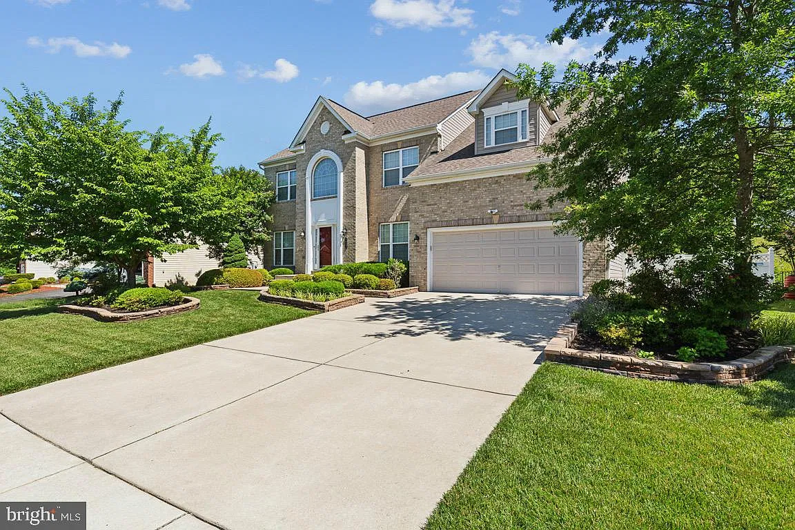 5 bed, 4.5 bath, 5172 sqft, $5,350 — Photo 2
