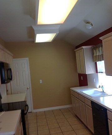 3rd image of 1062 Rivertree Dr