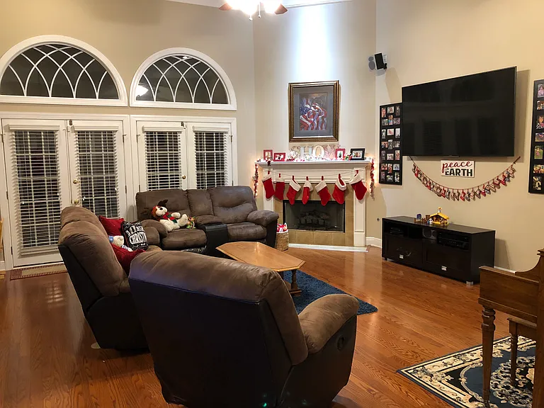 215 Live Oaks Cir — Photo 25