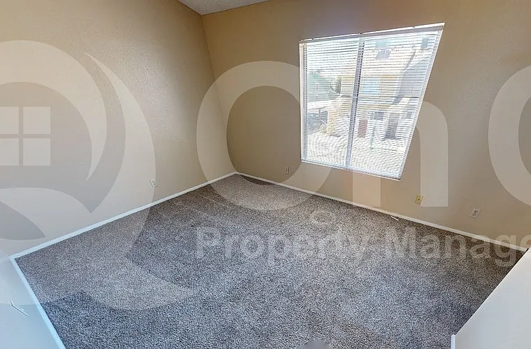1970 N Hartford St #5 — Photo 11