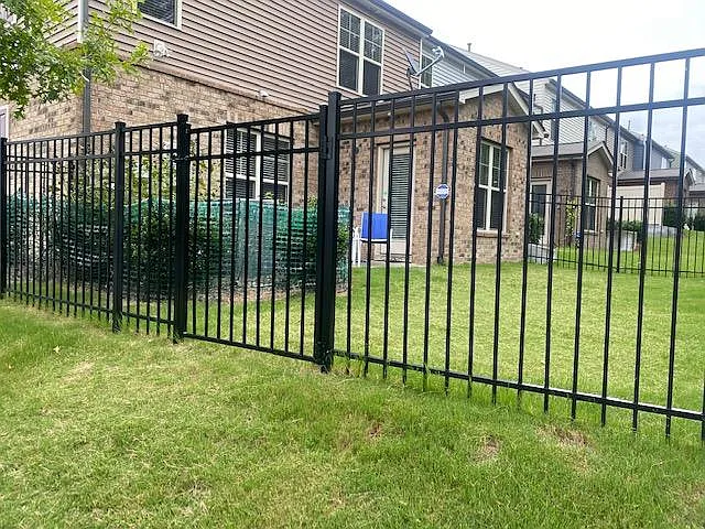 425 Chanson Dr — Photo 15